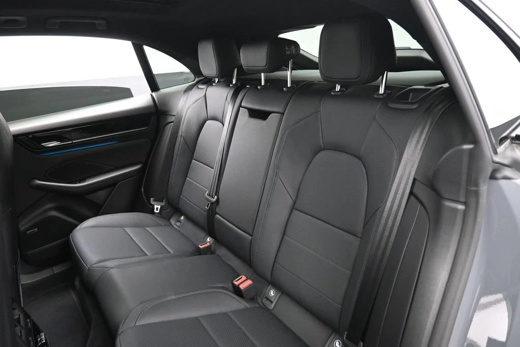 2026 Porsche Macan 4 Electric interior, seats, Black