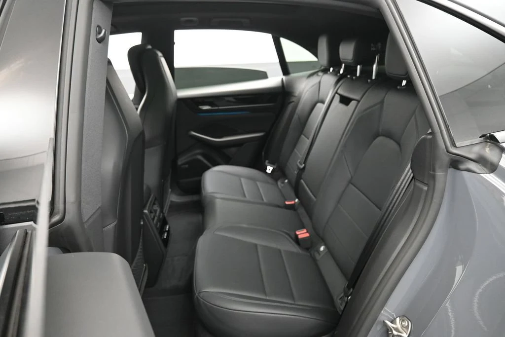 2026 Porsche Macan 4 Electric interior, seats, Black