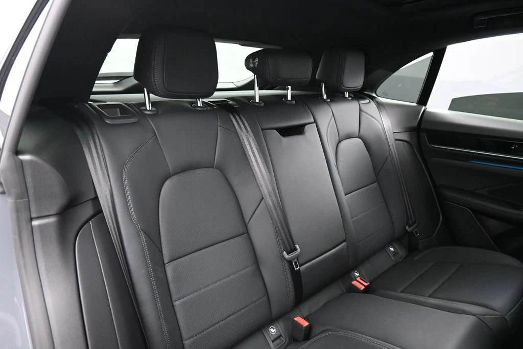 2026 Porsche Macan 4 Electric interior, seats, Black