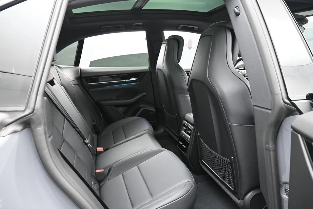 2026 Porsche Macan 4 Electric interior, seats, Black