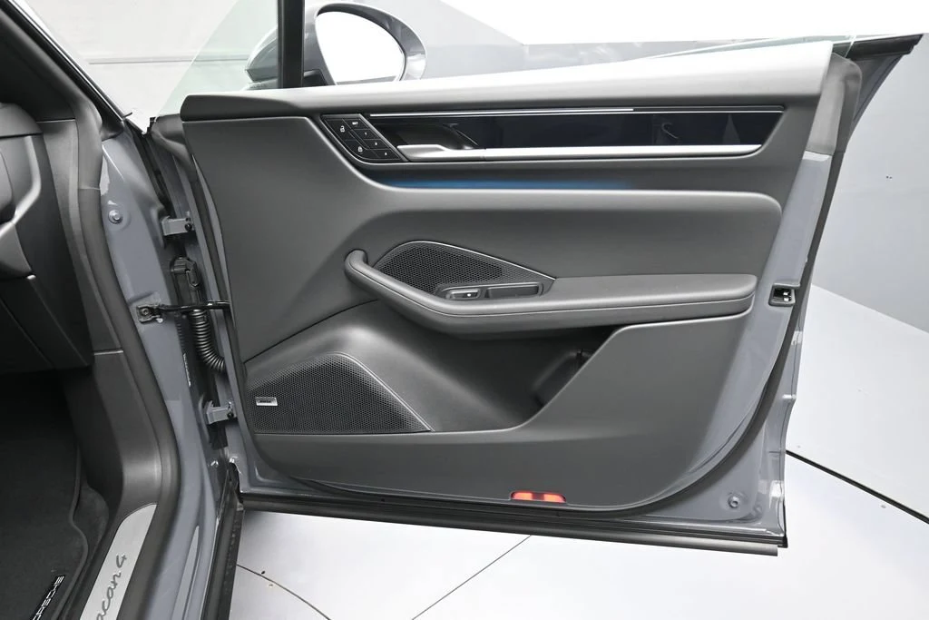 2026 Porsche Macan 4 Electric interior, door panel, Black