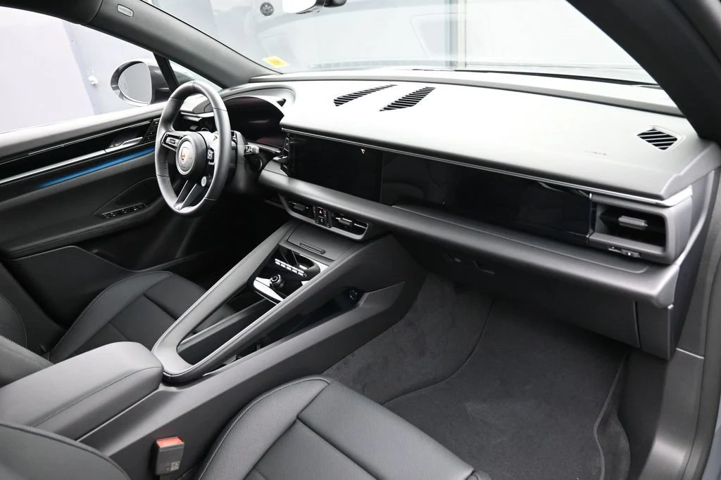 2026 Porsche Macan 4 Electric interior, Black