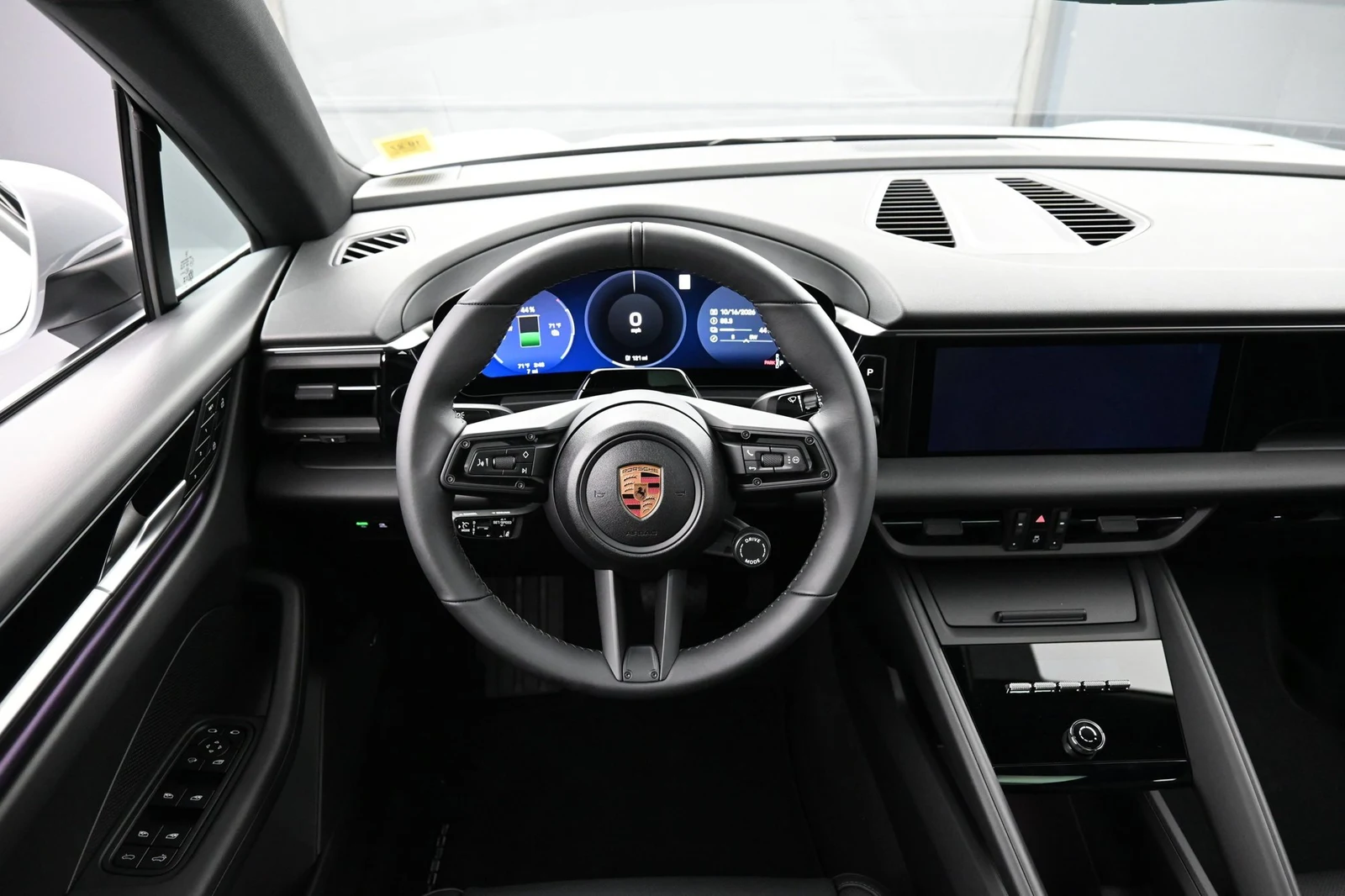 2026 Porsche Macan 4 Electric interior, dashboard, Black