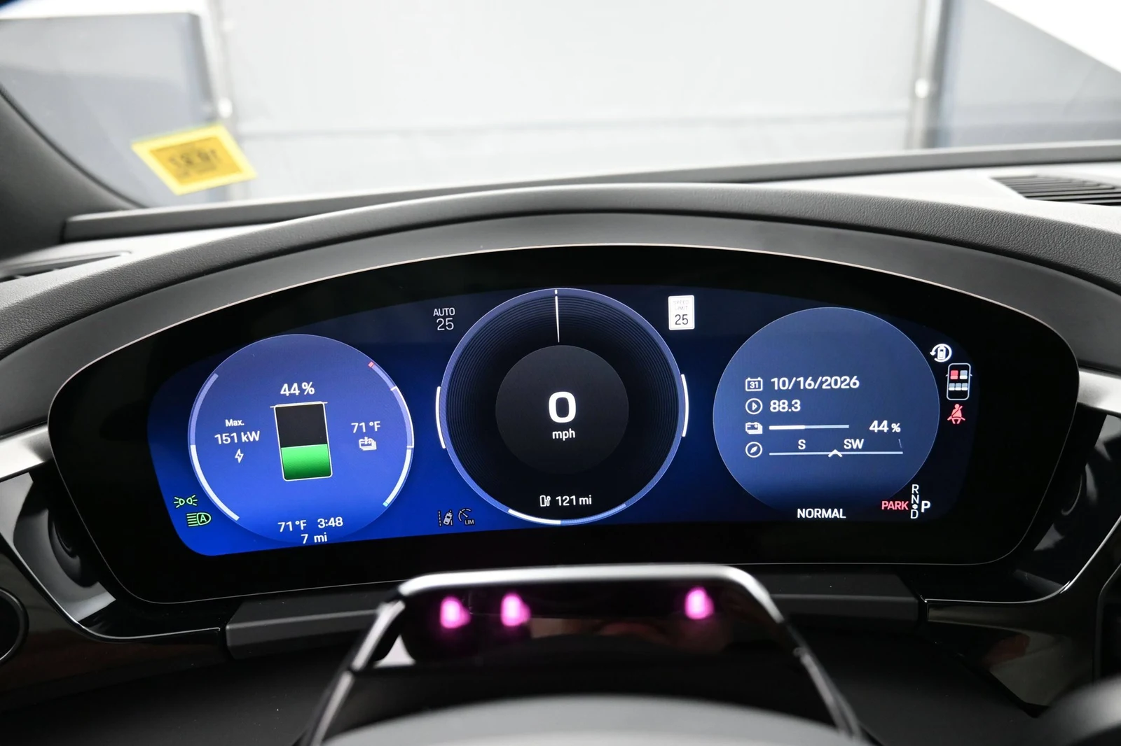 2026 Porsche Macan 4 Electric interior, Black