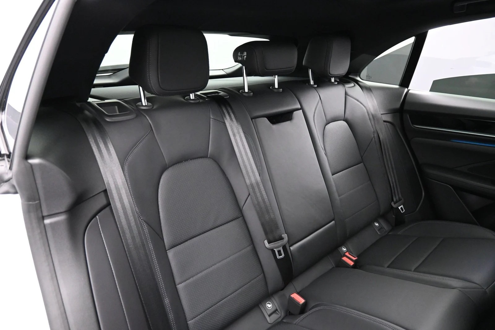 2026 Porsche Macan 4 Electric interior, seats, Black