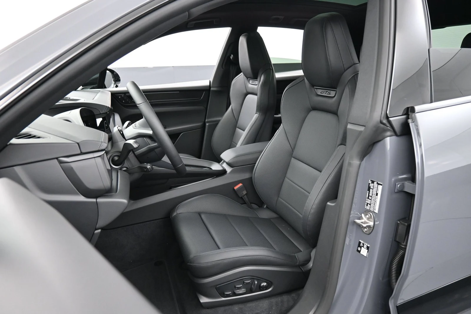 2026 Porsche Macan GTS Electric interior, seats, Black