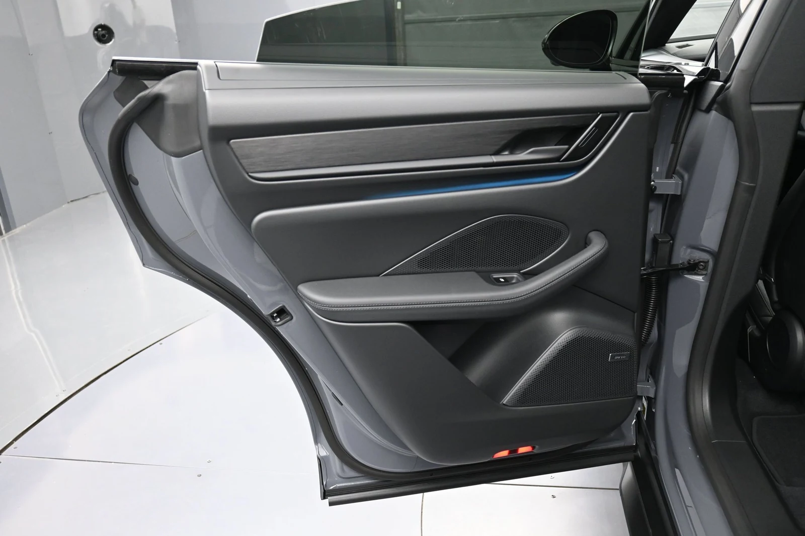 2026 Porsche Macan GTS Electric interior, door panel, Black