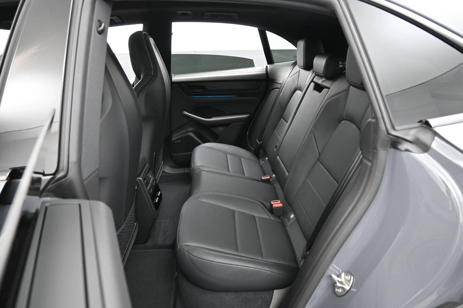 2026 Porsche Macan GTS Electric interior, seats, Black