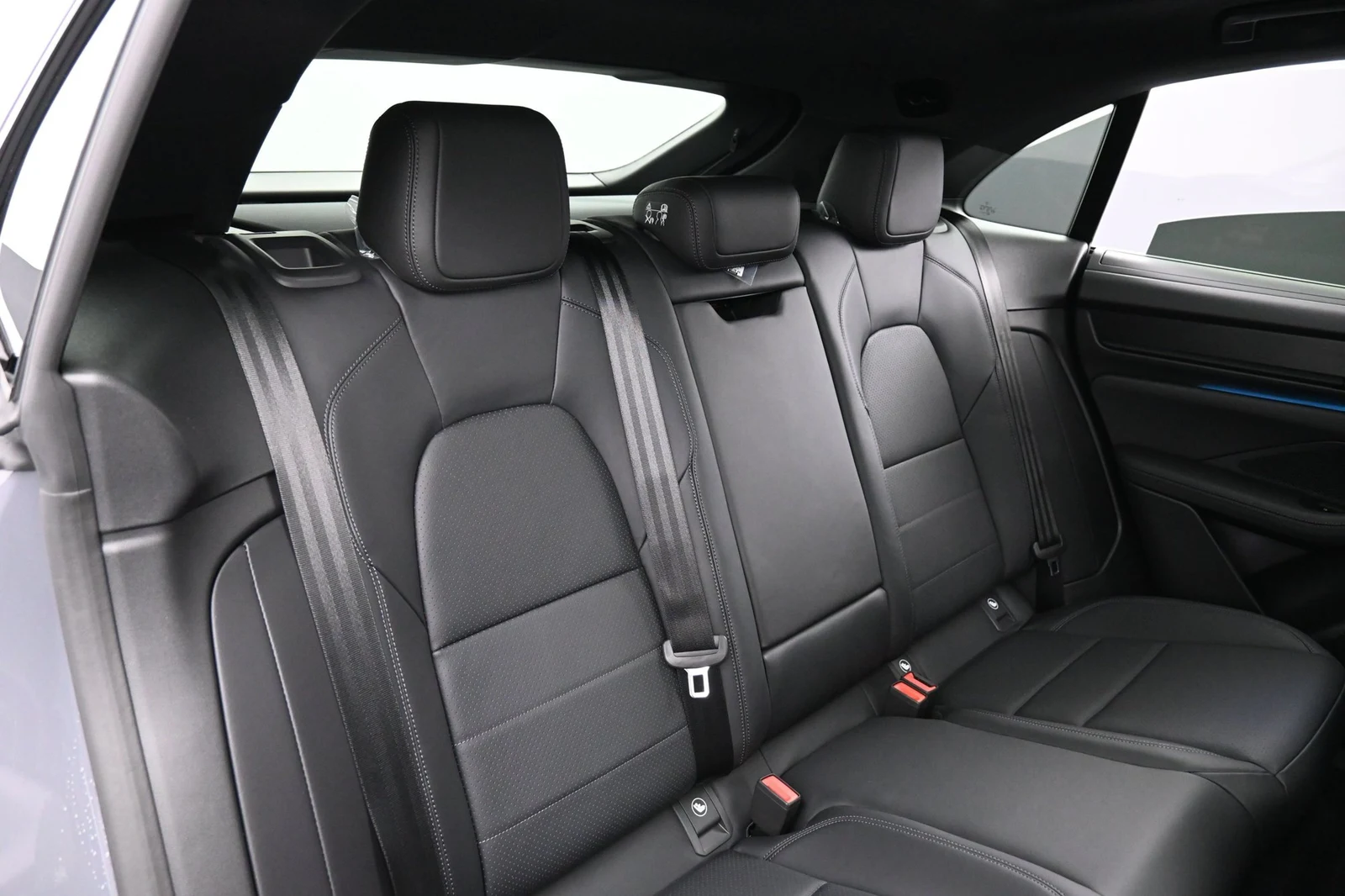 2026 Porsche Macan GTS Electric interior, seats, Black