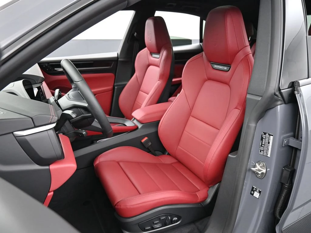2026 Porsche Macan 4 Electric interior, seats, Black/Bordeaux Red