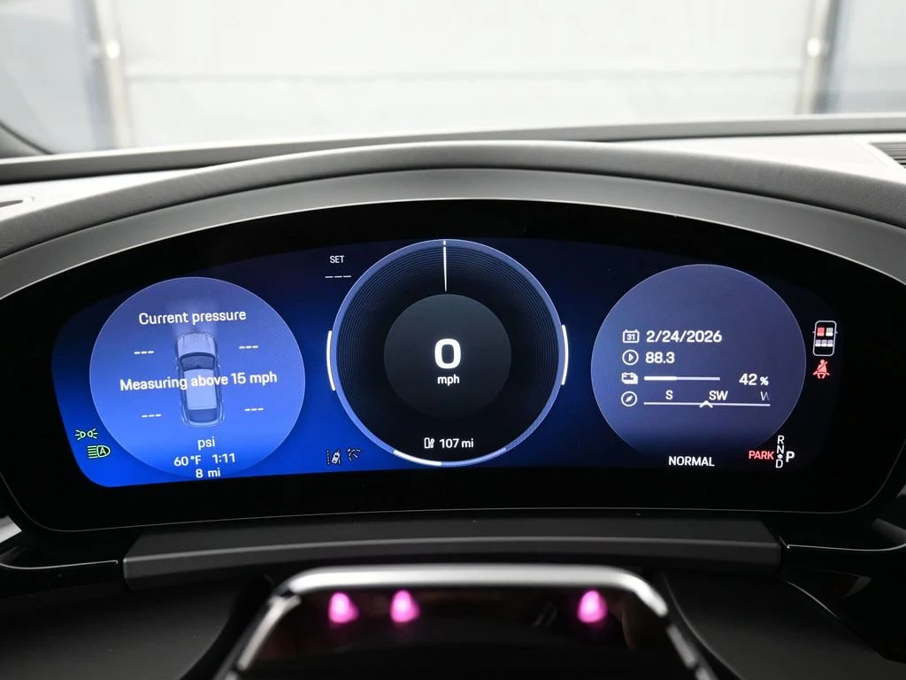 2026 Porsche Macan 4 Electric interior, Black/Bordeaux Red