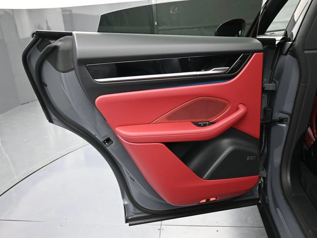 2026 Porsche Macan 4 Electric interior, door panel, Black/Bordeaux Red