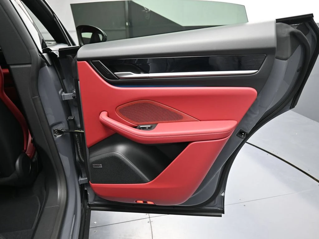 2026 Porsche Macan 4 Electric interior, door panel, Black/Bordeaux Red