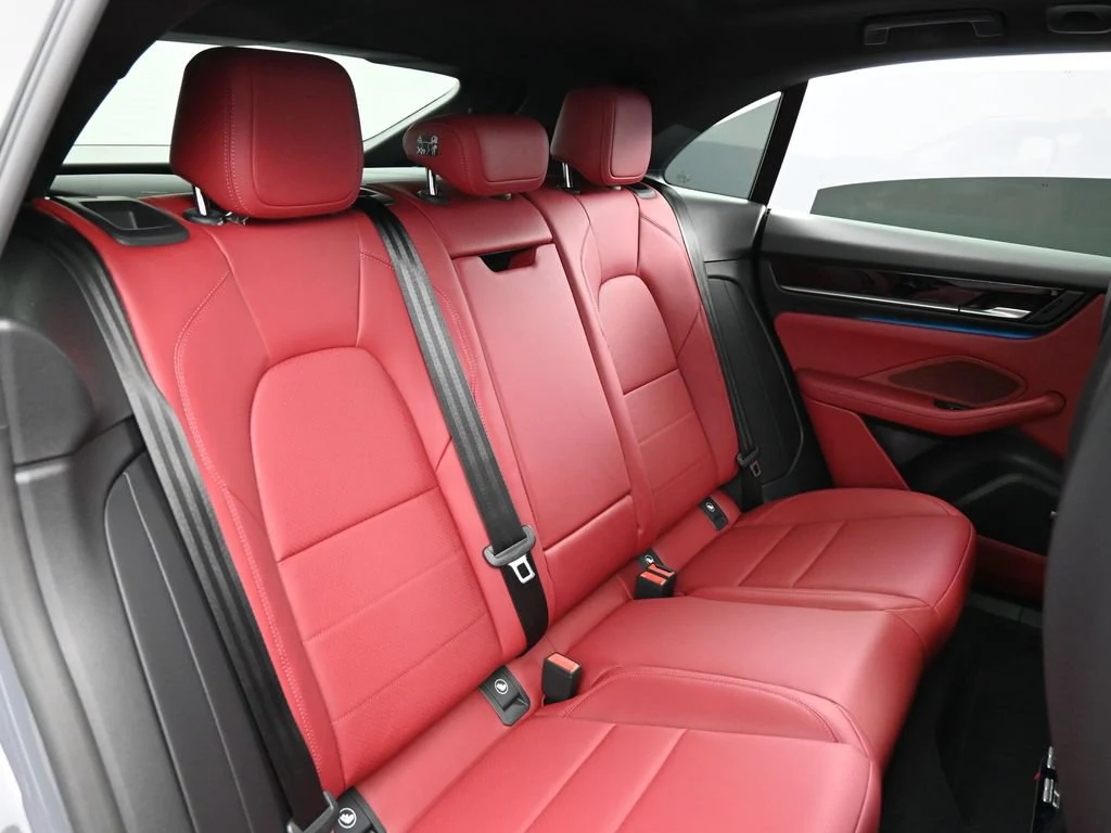 2026 Porsche Macan 4 Electric interior, seats, Black/Bordeaux Red