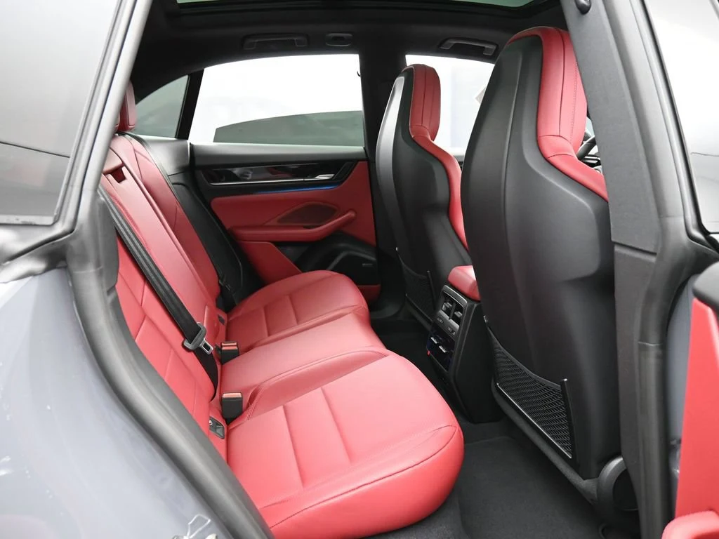 2026 Porsche Macan 4 Electric interior, seats, Black/Bordeaux Red