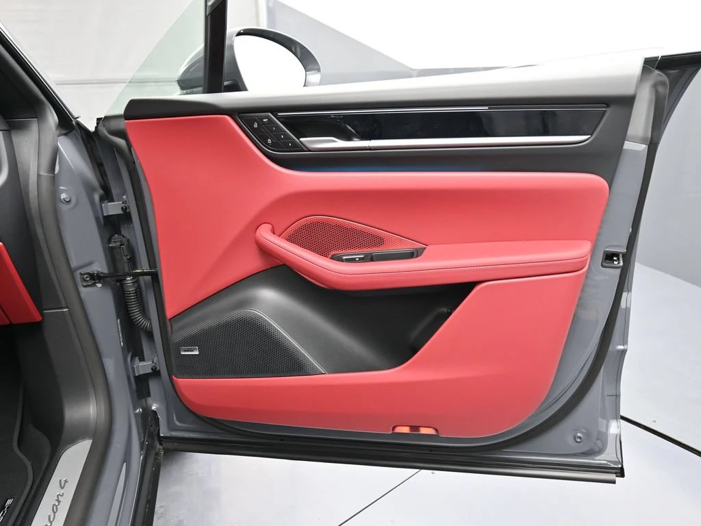 2026 Porsche Macan 4 Electric interior, door panel, Black/Bordeaux Red