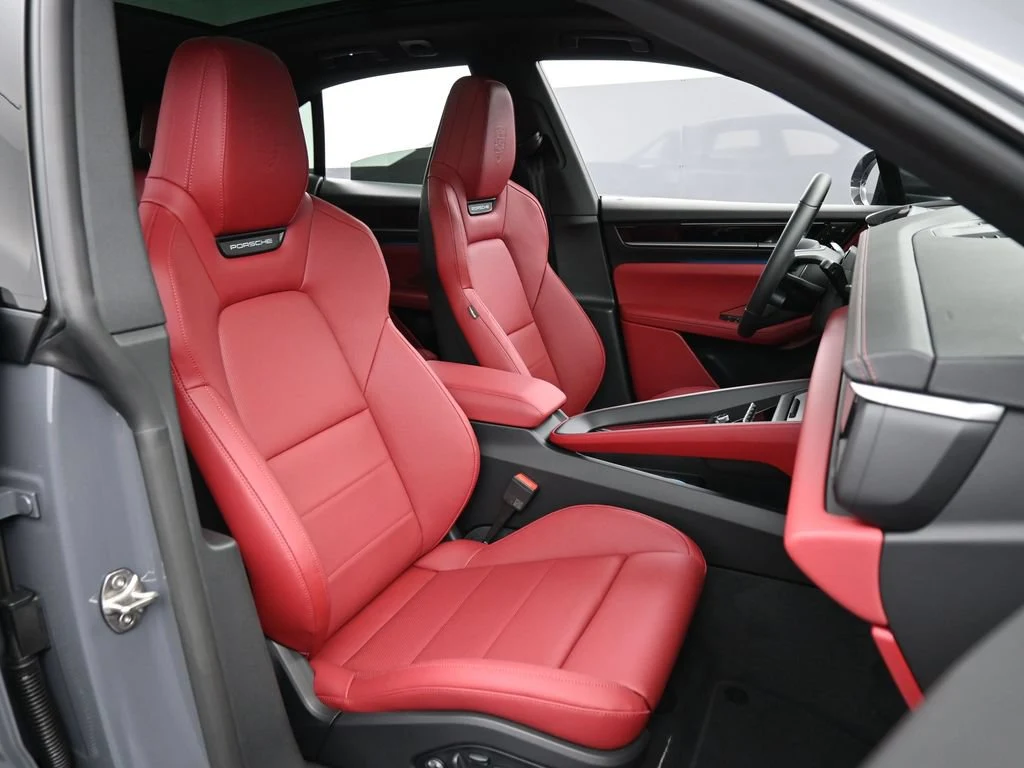2026 Porsche Macan 4 Electric interior, seats, Black/Bordeaux Red