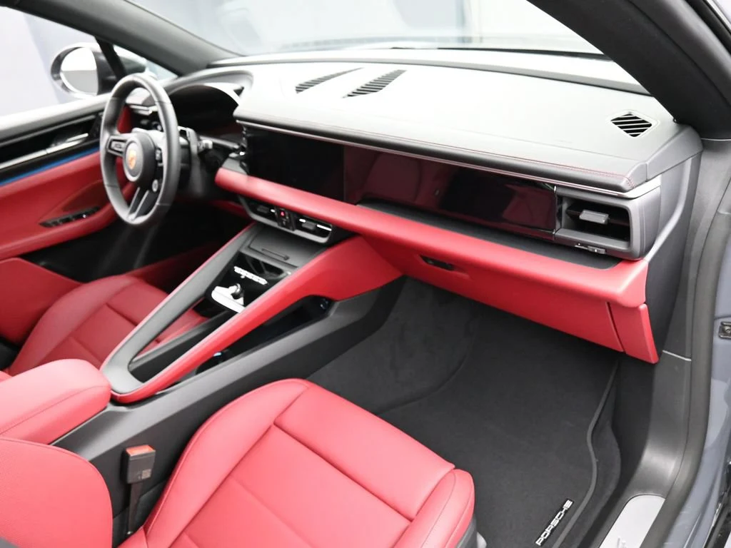 2026 Porsche Macan 4 Electric interior, Black/Bordeaux Red