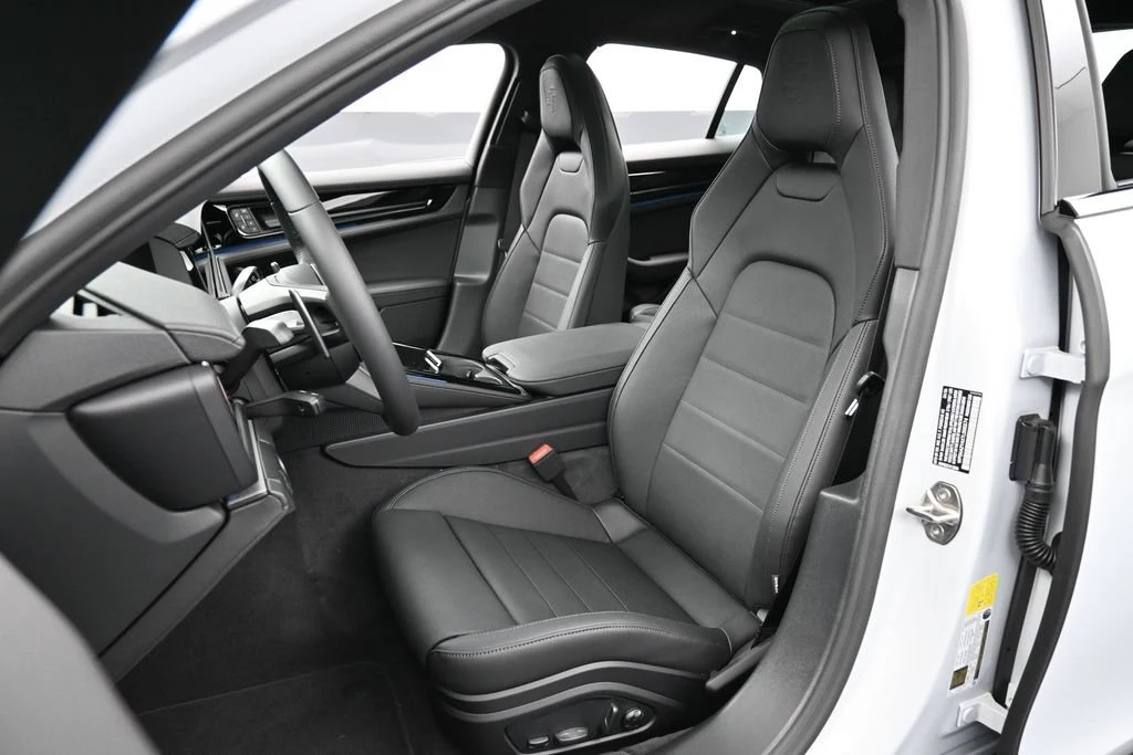 2026 Porsche Panamera 4 interior, seats, Black