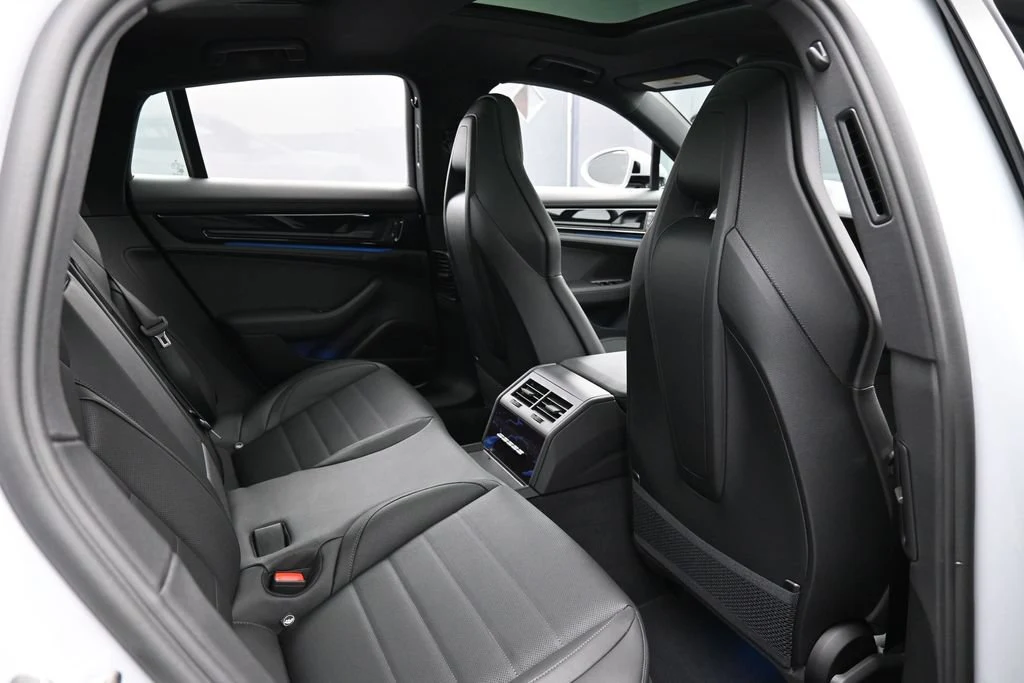 2026 Porsche Panamera 4 interior, seats, Black