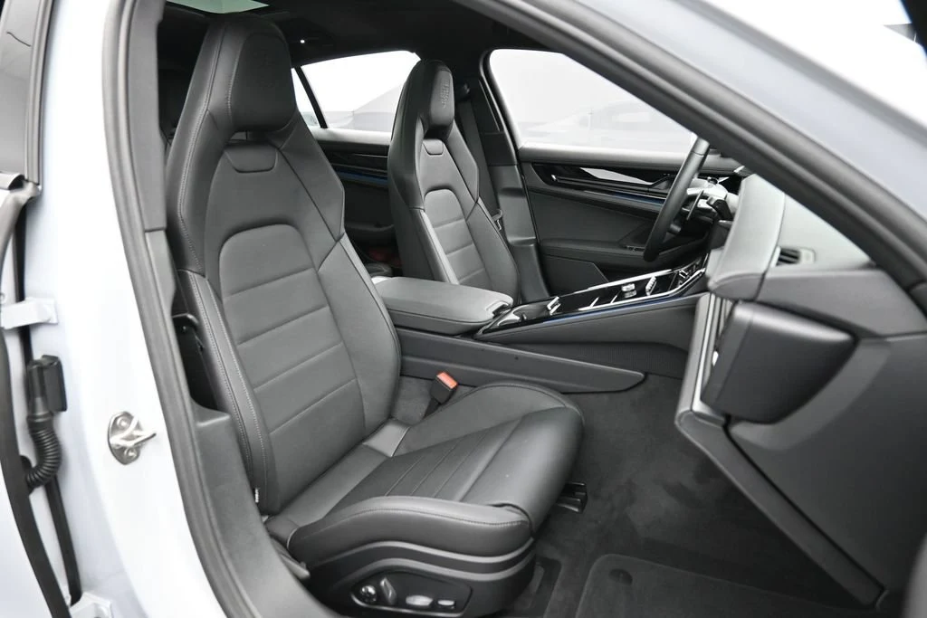 2026 Porsche Panamera 4 interior, seats, Black
