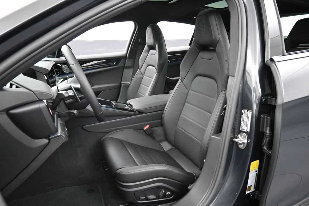 2026 Porsche Panamera 4 interior, seats, Black