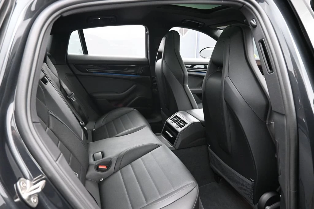 2026 Porsche Panamera 4 interior, seats, Black