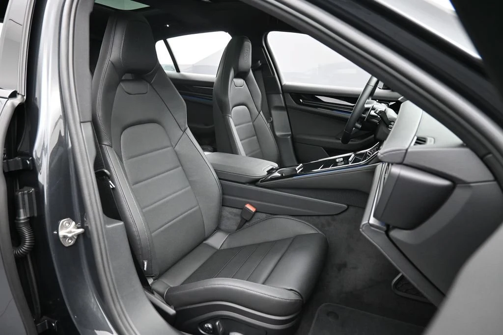 2026 Porsche Panamera 4 interior, seats, Black