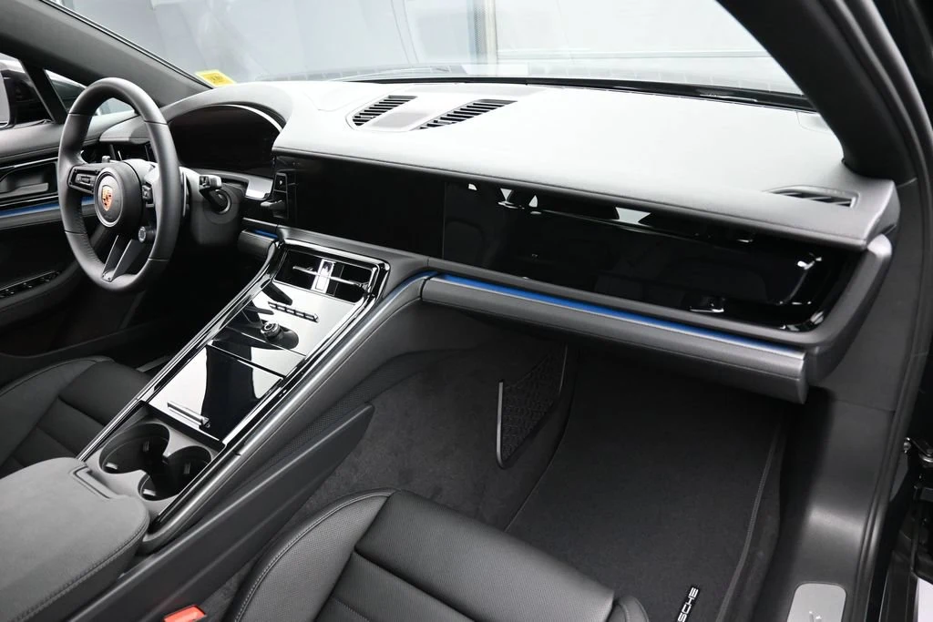 2026 Porsche Panamera 4 interior, Black