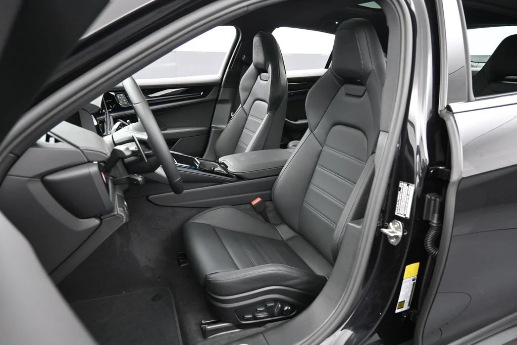 2026 Porsche Panamera 4 interior, seats, Black