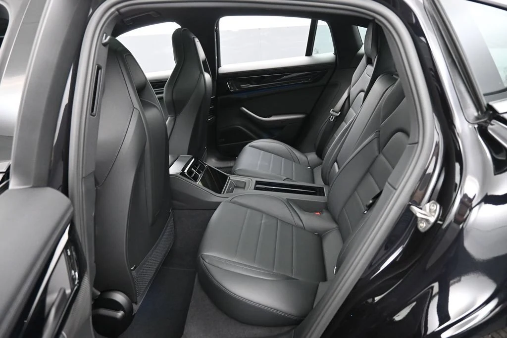2026 Porsche Panamera 4 interior, seats, Black