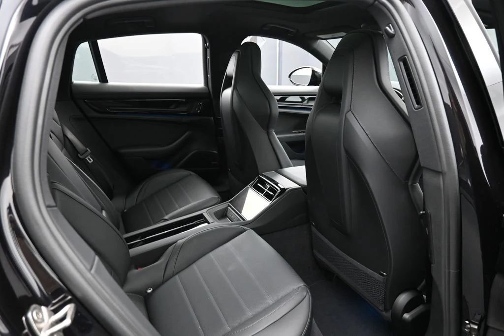 2026 Porsche Panamera 4 interior, seats, Black