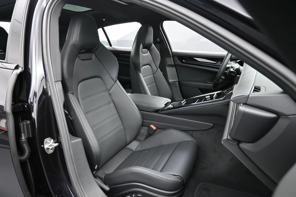 2026 Porsche Panamera 4 interior, seats, Black