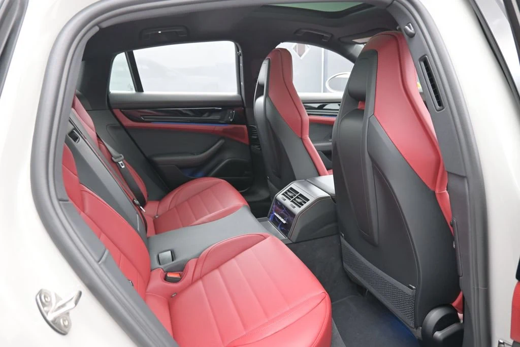 2026 Porsche Panamera 4 interior, seats, Black/Bordeaux Red