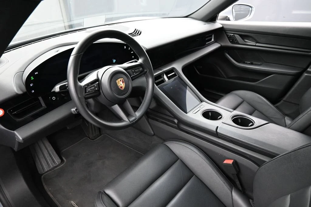 2021 Porsche Taycan 4S interior, Black