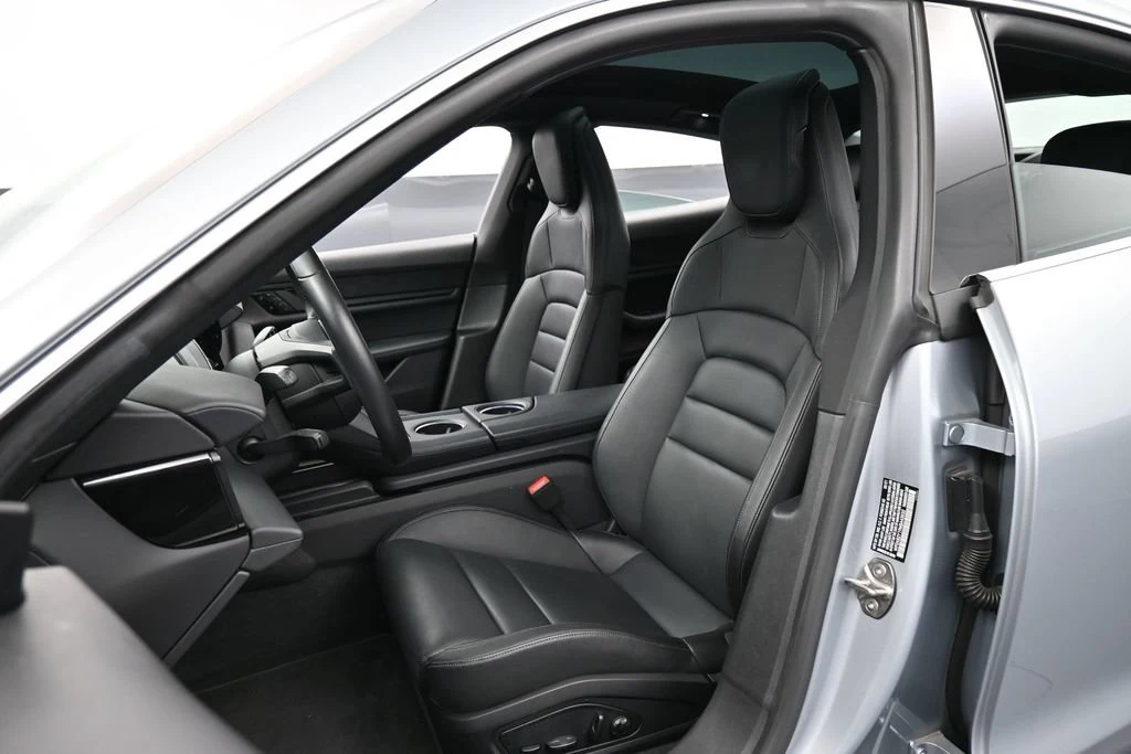 2021 Porsche Taycan 4S interior, seats, Black