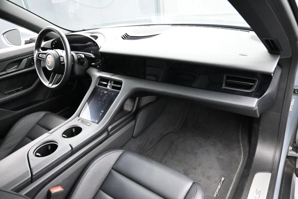 2021 Porsche Taycan 4S interior, Black
