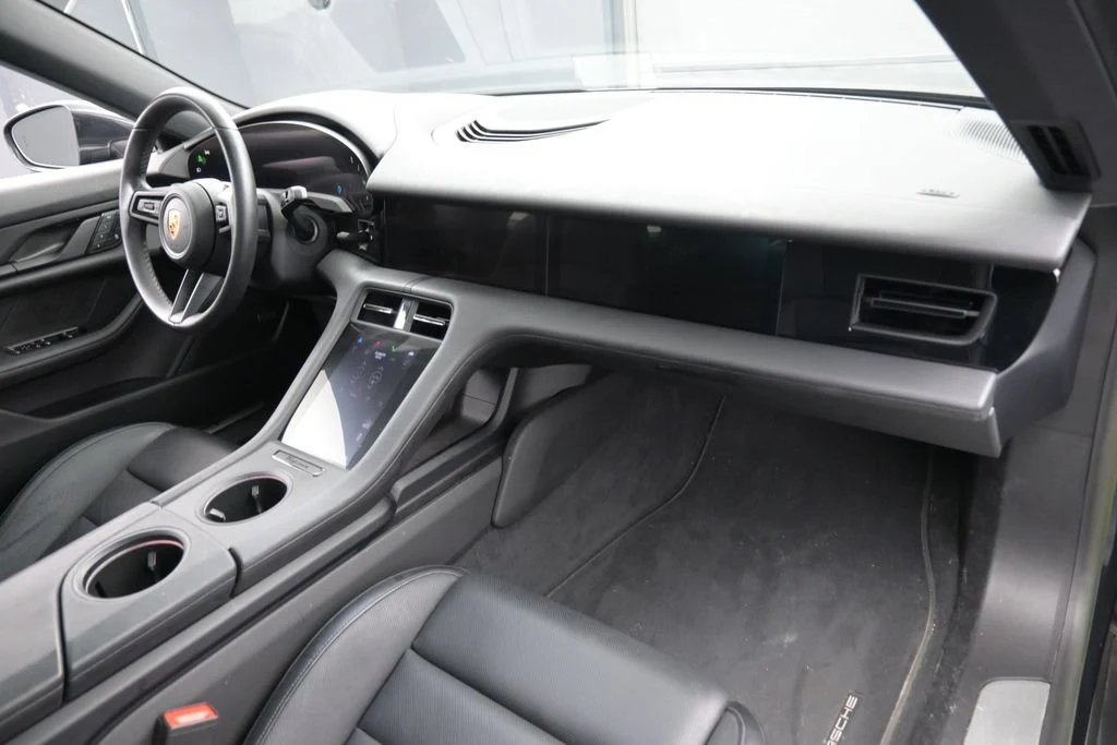 2023 Porsche Taycan 4S interior, Black