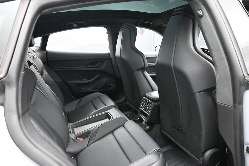 2024 Porsche Taycan 4S interior, Black