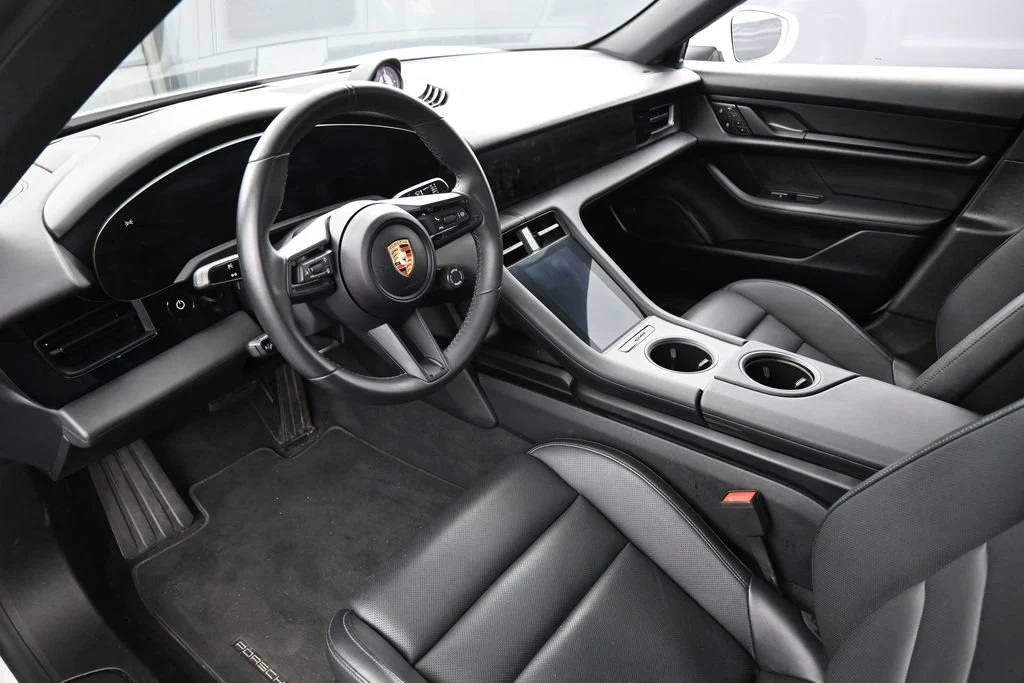 2024 Porsche Taycan interior, Black