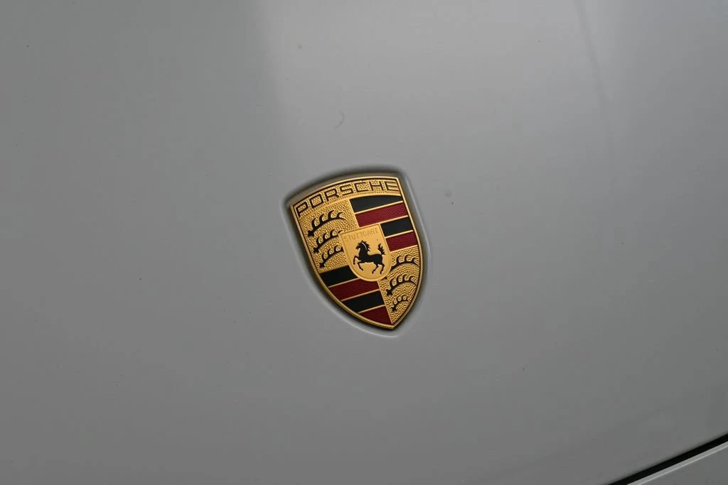 2024 Porsche Taycan, detail