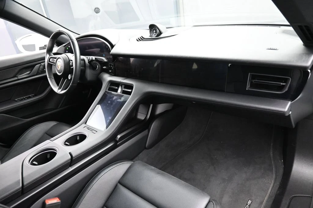 2024 Porsche Taycan interior, Black