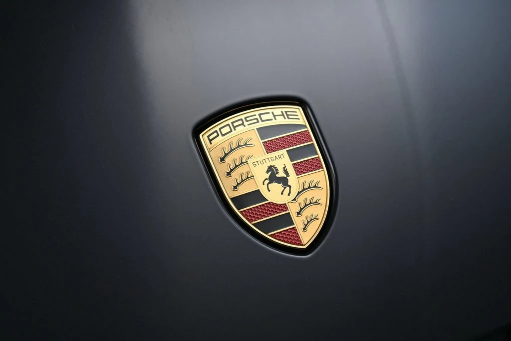 2026 Porsche Taycan 4, detail