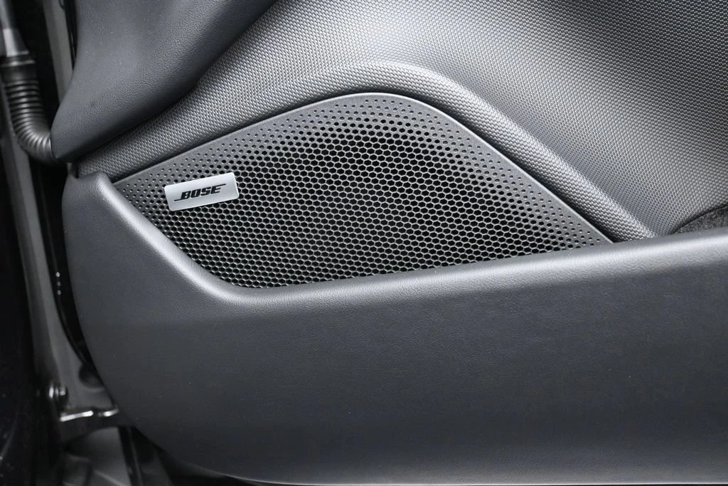 2026 Porsche Taycan 4, detail