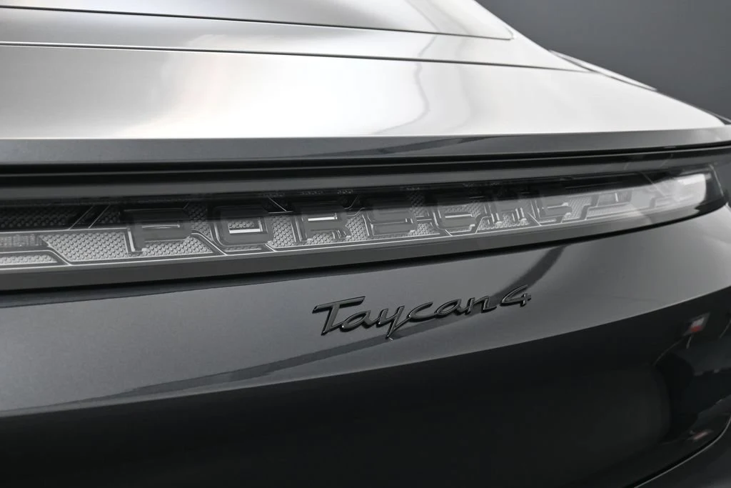 2026 Porsche Taycan 4, detail
