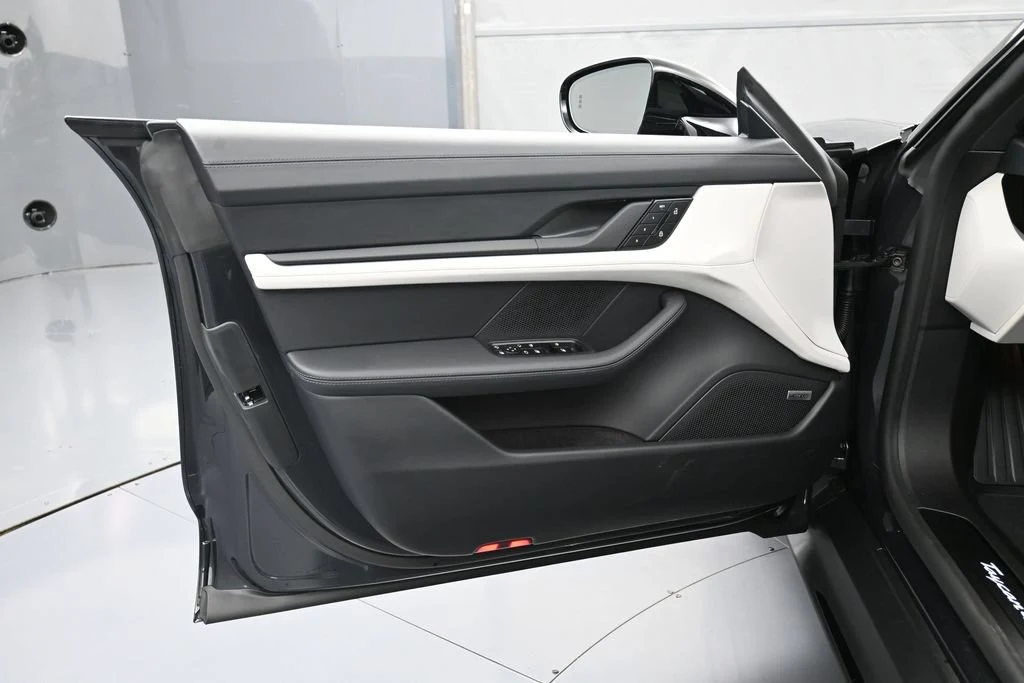 2026 Porsche Taycan 4 interior, door panel, Black/Chalk