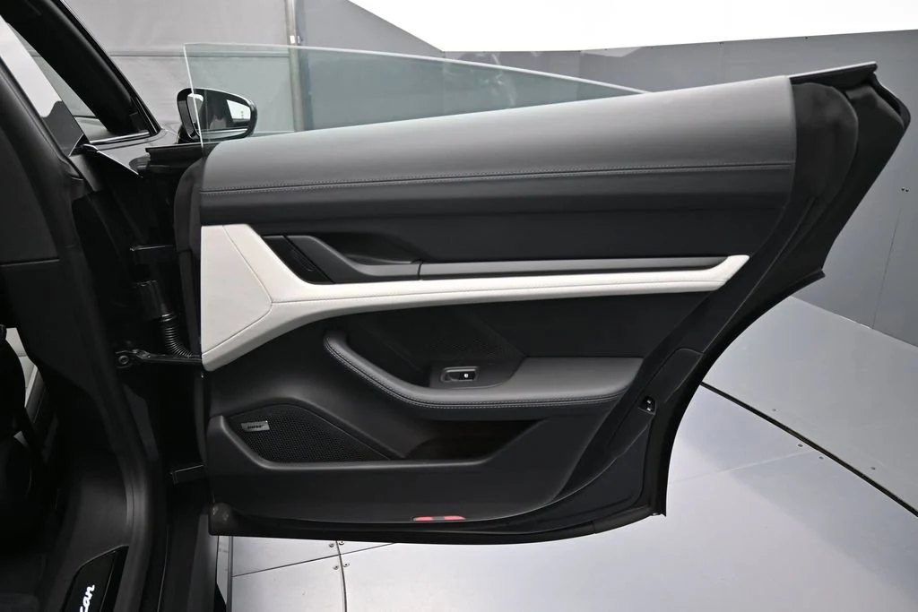 2026 Porsche Taycan 4 interior, door panel, Black/Chalk