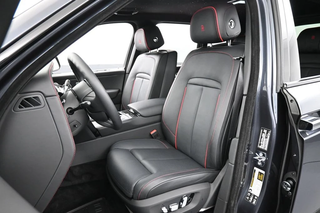 2024 Rolls-Royce Black Badge Cullinan interior, seats, Black