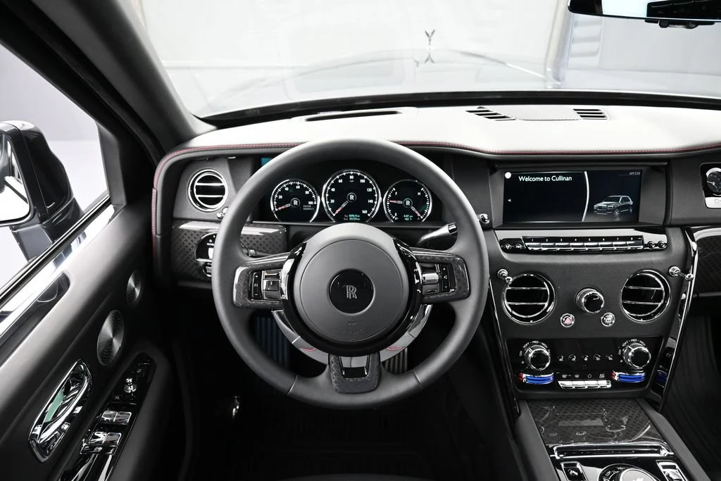 2024 Rolls-Royce Black Badge Cullinan interior, dashboard, Black