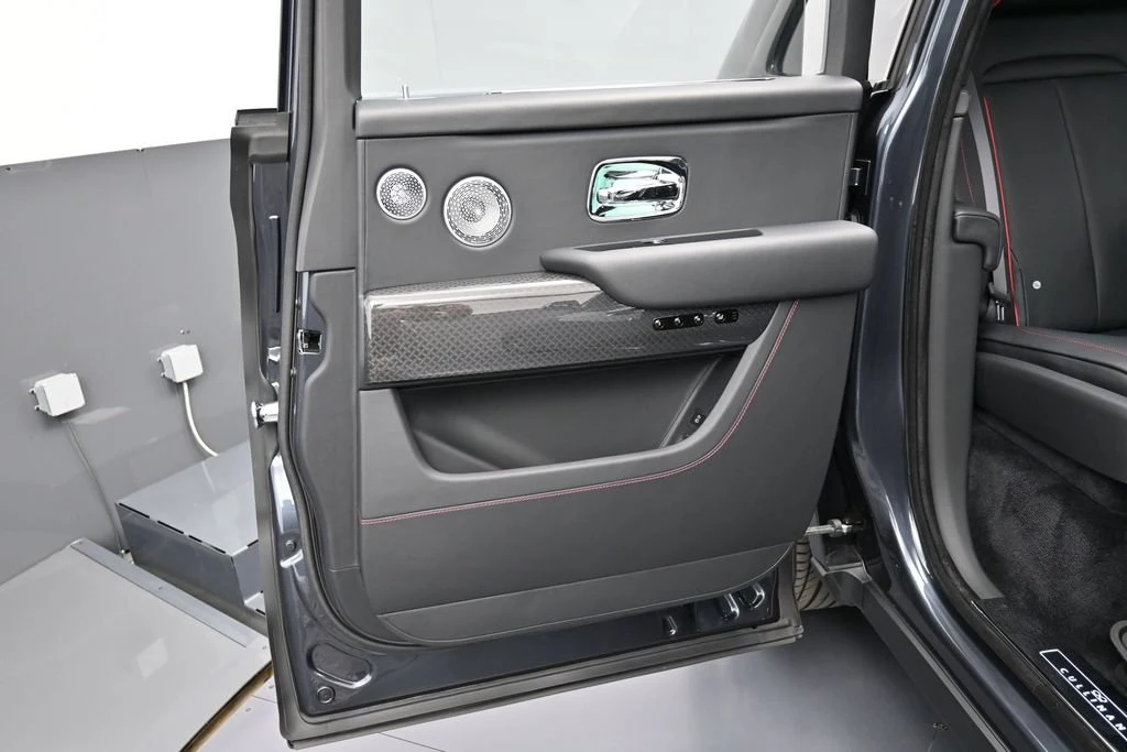 2024 Rolls-Royce Black Badge Cullinan interior, door panel, Black